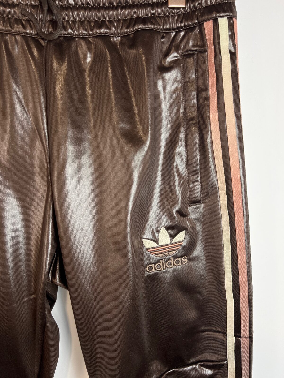 IMG_0458 Spodnie męskie Adidas Chile20 TP czekoladowe L - obrazek 3