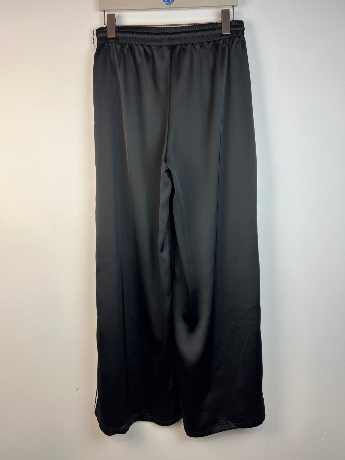 Spodnie damskie Adidas Satin TP WP - obrazek 2