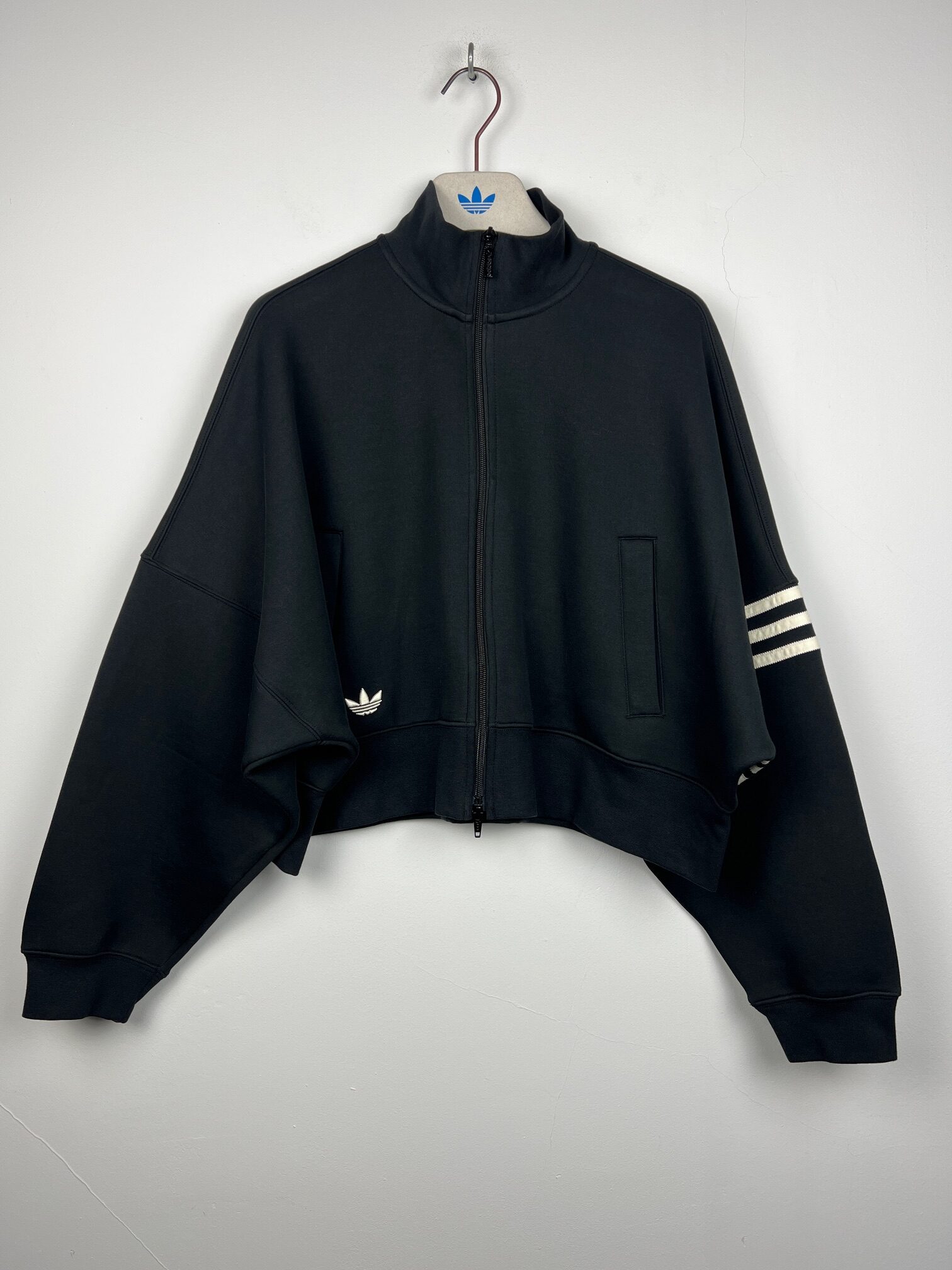 IMG_0669 Bluza damska Adidas Neuclassic top oversize czarna L - obrazek 1