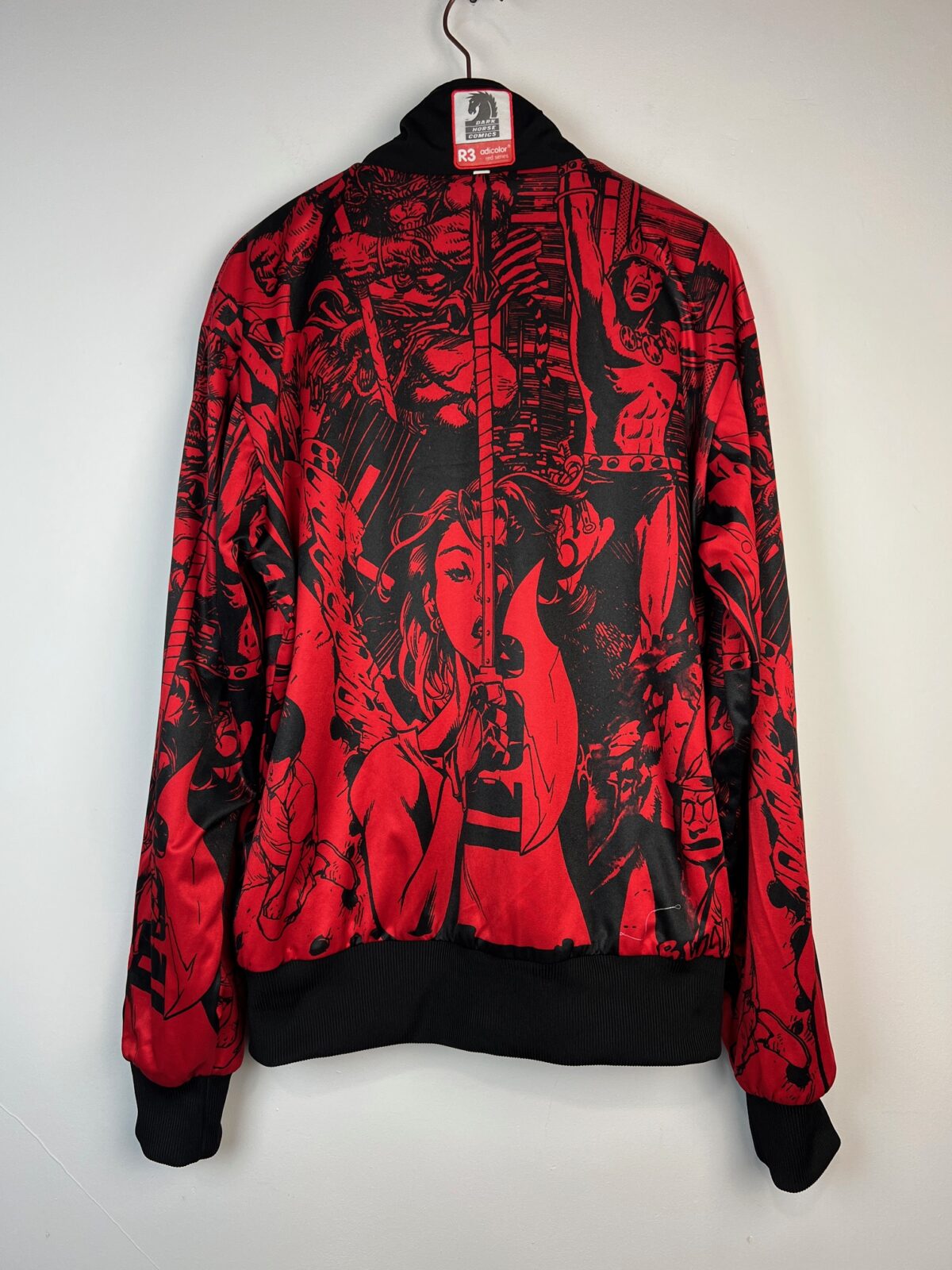 Bluza Adidas Adicolor Dark Horse Comics dwustronna M - obrazek 4