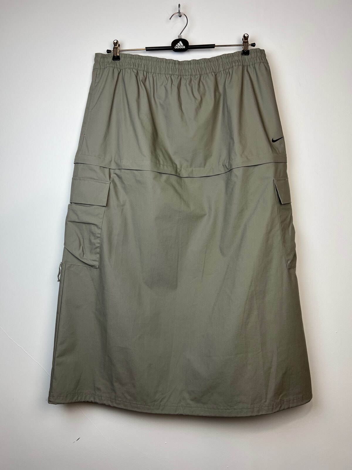 IMG_1421 Spódnica Nike cargo szara khaki XL - obrazek 1