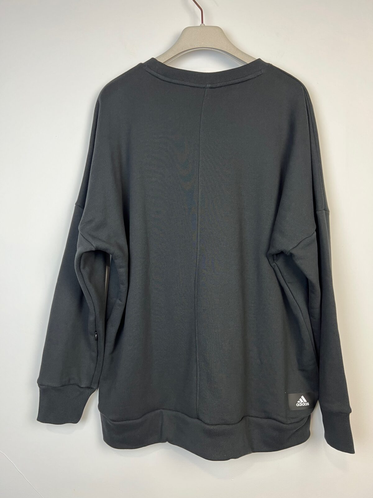 IMG_1561 Bluza damska Adidas Fi Bos Crew bawełniana czarna M - obrazek 2