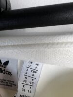 Spodenki damskie Adidas Originals białe S-M - obrazek 3