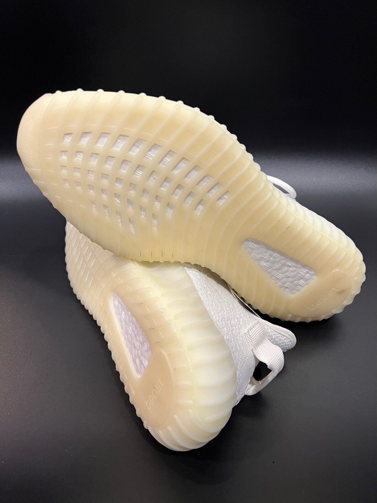 Sneakersy Adidas Yeezy Boost 350 V2 CP9366 białe - obrazek 2