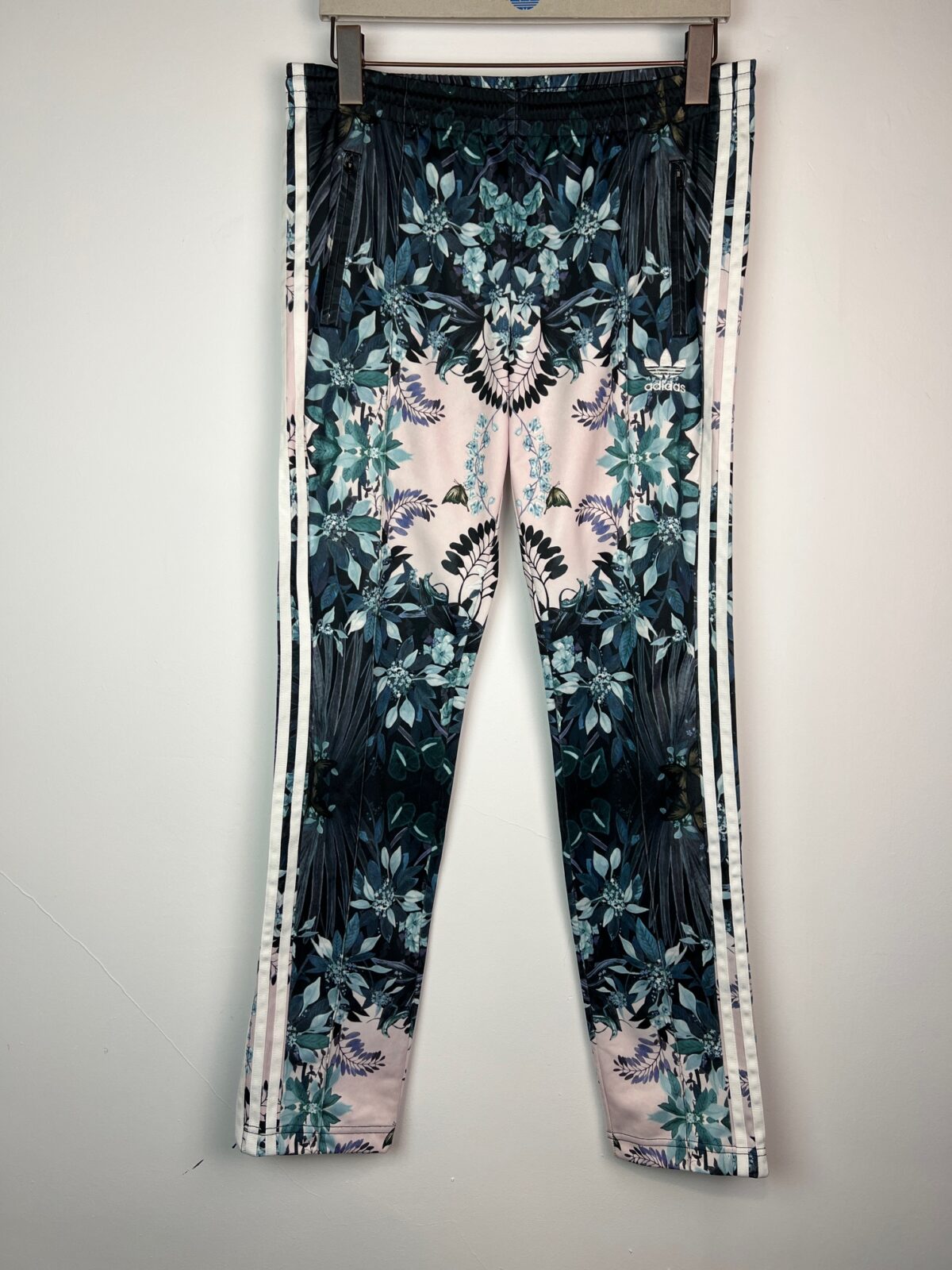 IMG_3079 Spodnie damskie Adidas Originals x Farm S - obrazek 1