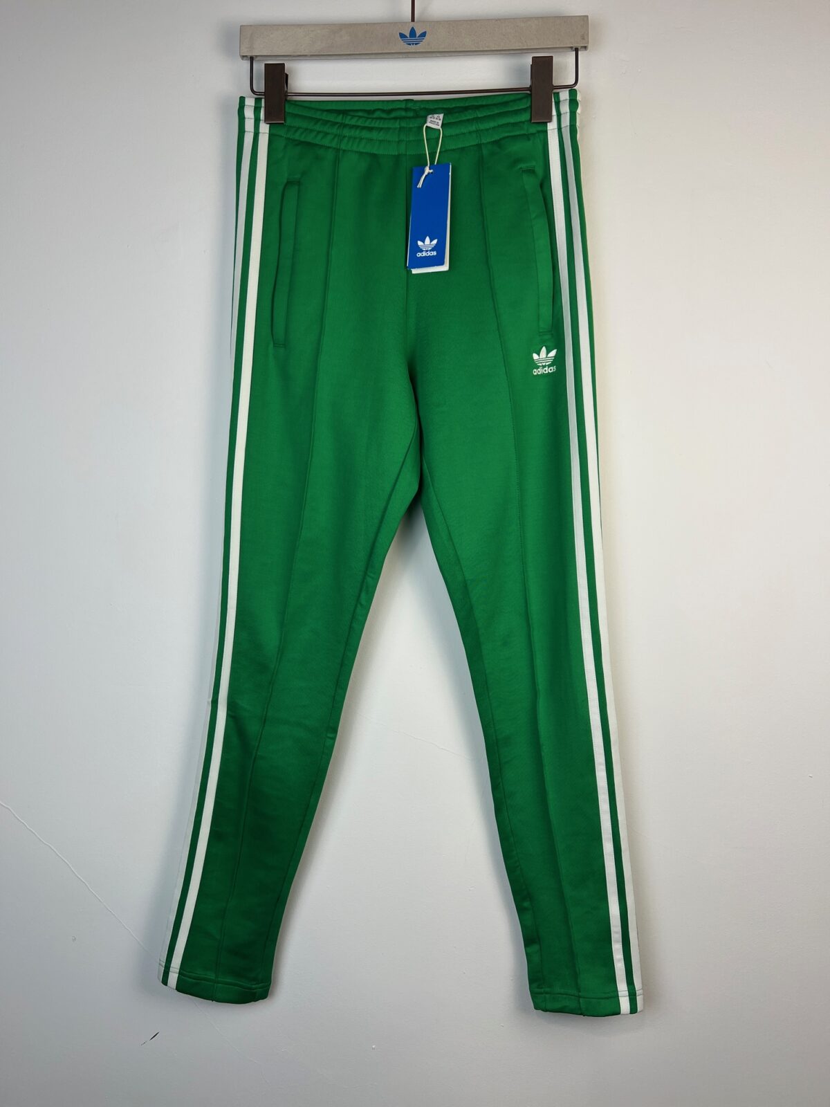 IMG_3129 Spodnie damskie Adidas Originals SST Classic zielone XS - obrazek 1