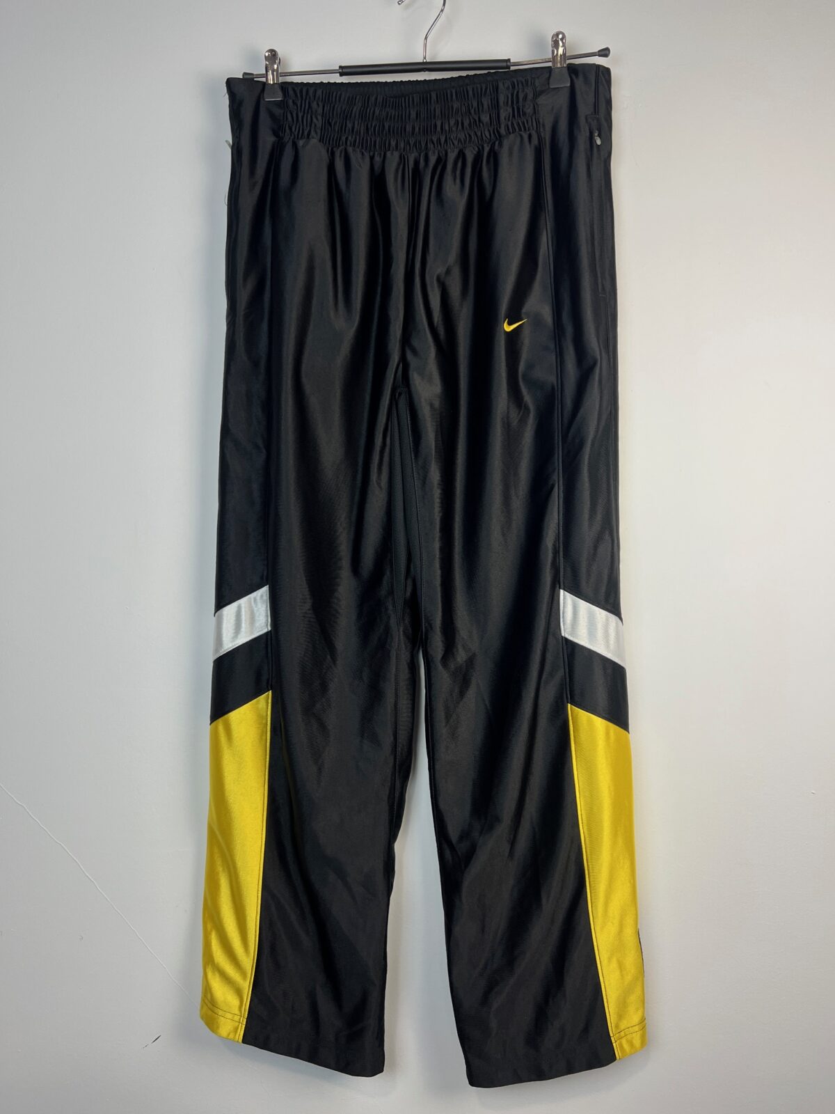 IMG_3138 Spodnie Nike Authentic Basketball vintage z zatrzaskami M - obrazek 1