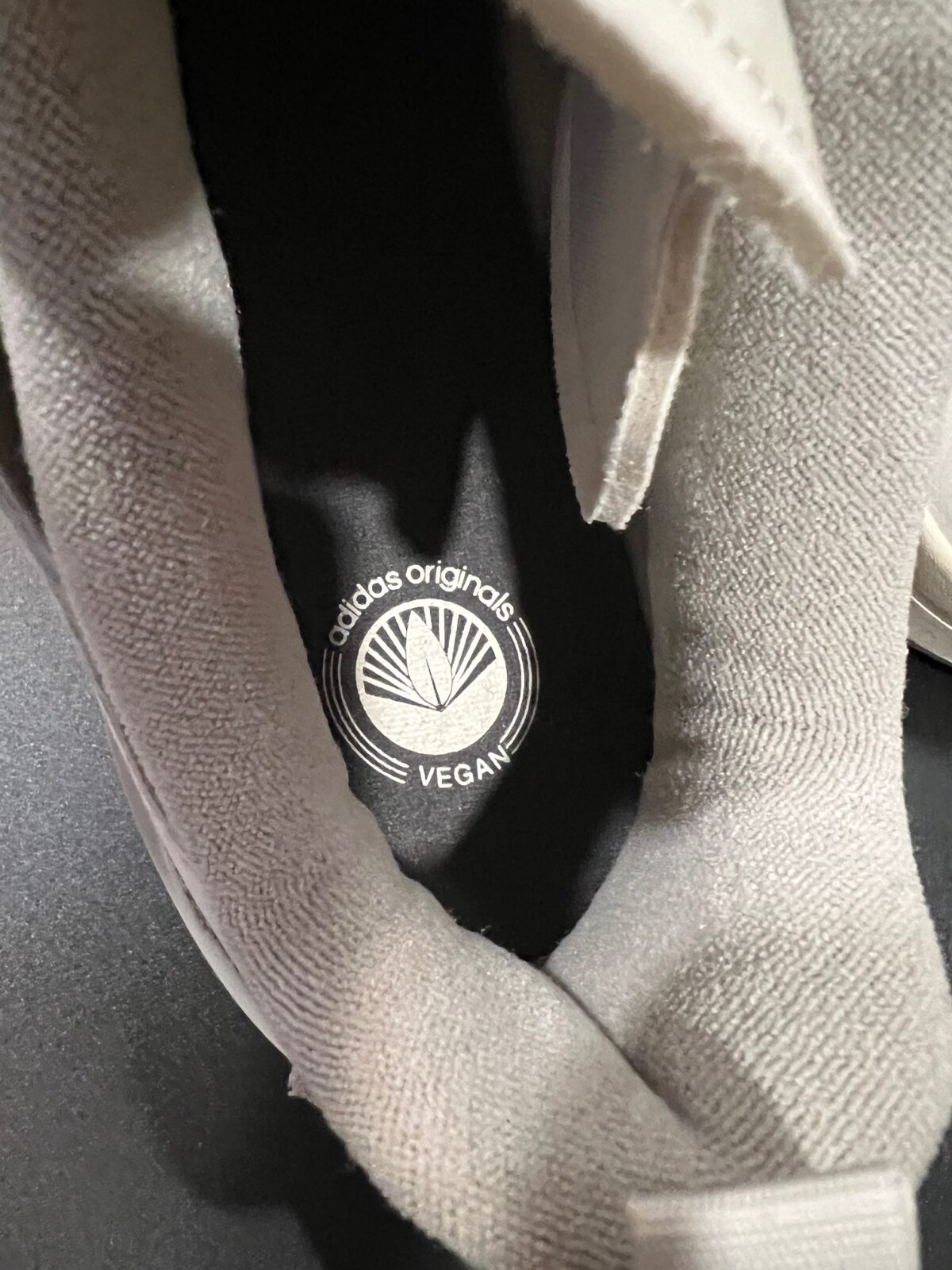 IMG_3221 Sneakersy wegańskie męskie Adidas Forum Mod Low Vegan 46 2\3 - obrazek 2