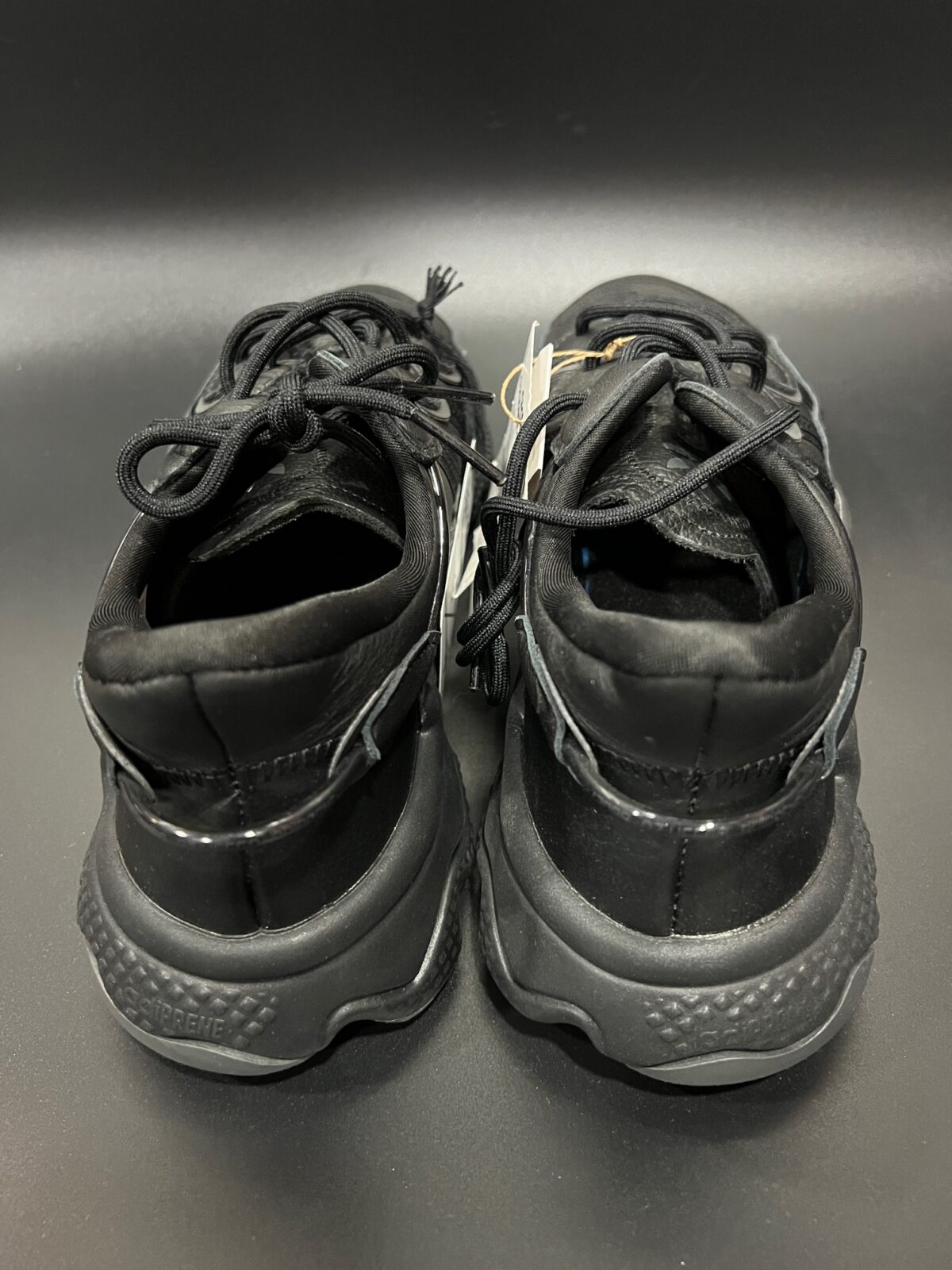 IMG_3382 Sneakersy męskie Adidas Ozweego czarne 45 1\3 - obrazek 4