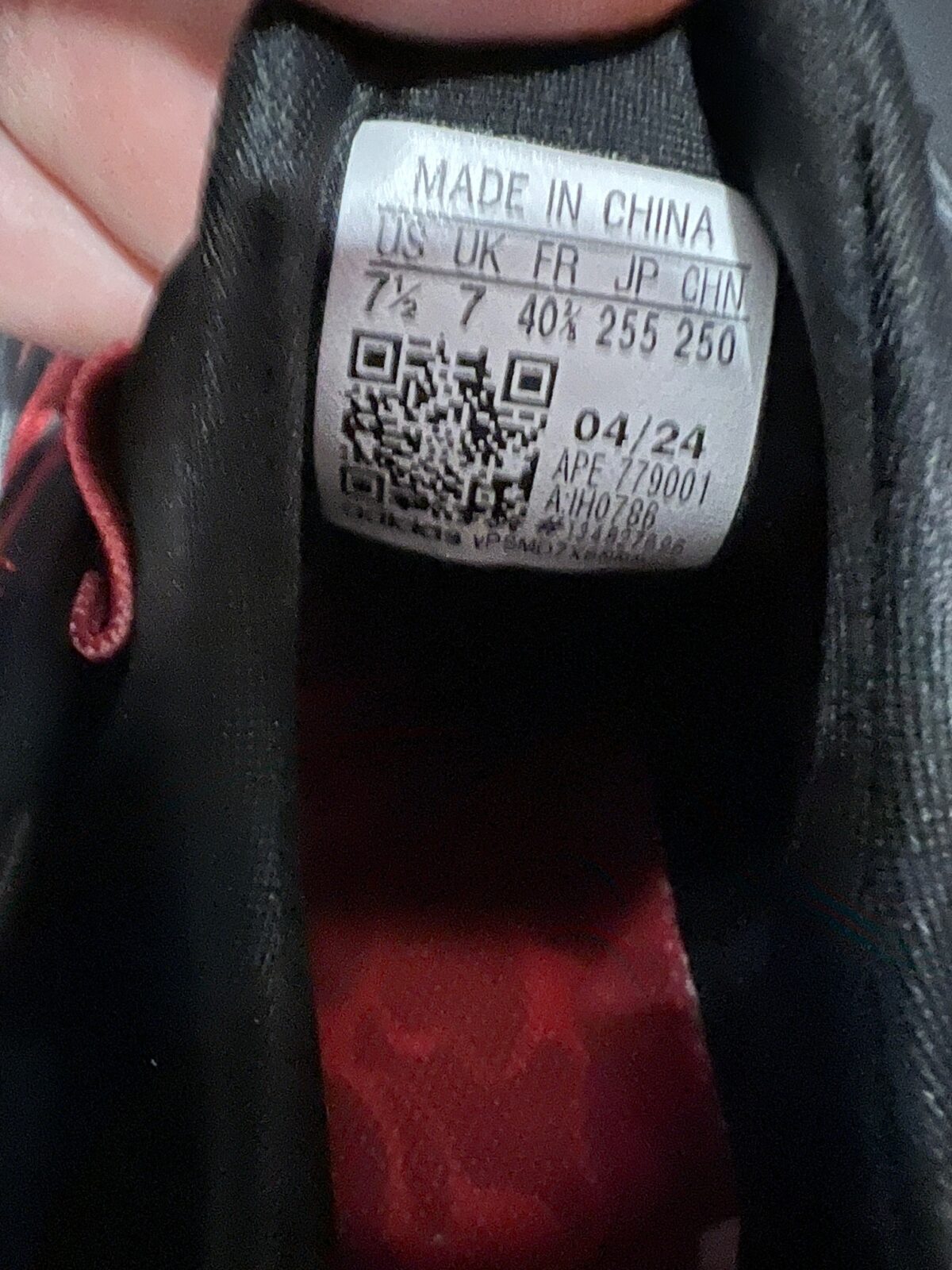 IMG_3404 Buty do kosza Adidas BAPE x Dame9 Black Scarlet 40 2\3 IH0786 - obrazek 2