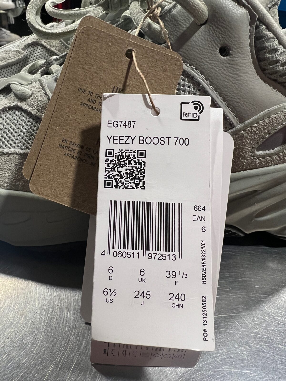 IMG_3435 Sneakersy Adidas Yeezy Boost 700 Salt 39 1\3 - obrazek 4