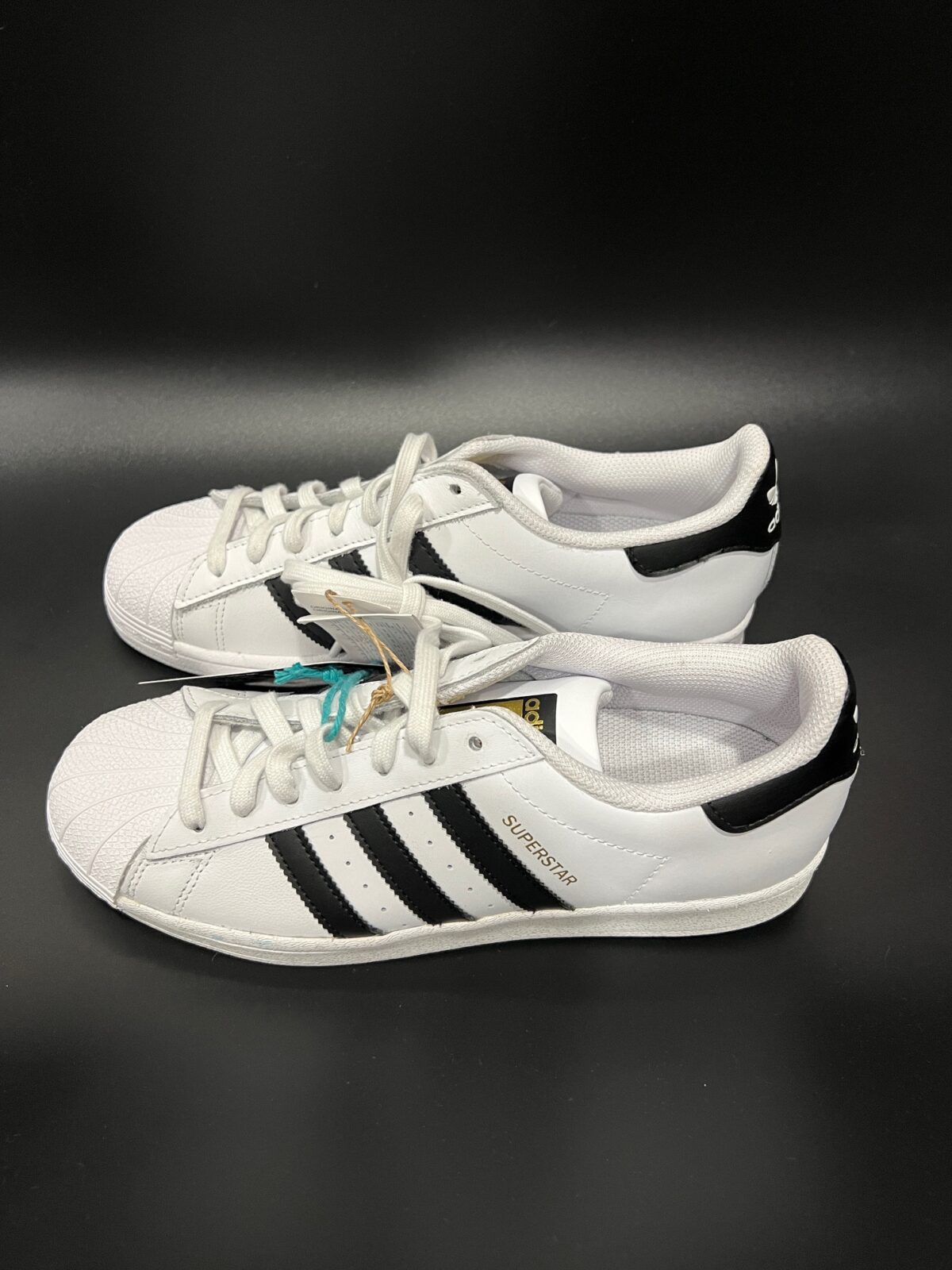 IMG_3453 (1) Sneakersy klasyczne Adidas Superstar unisex EG4958 - obrazek 5