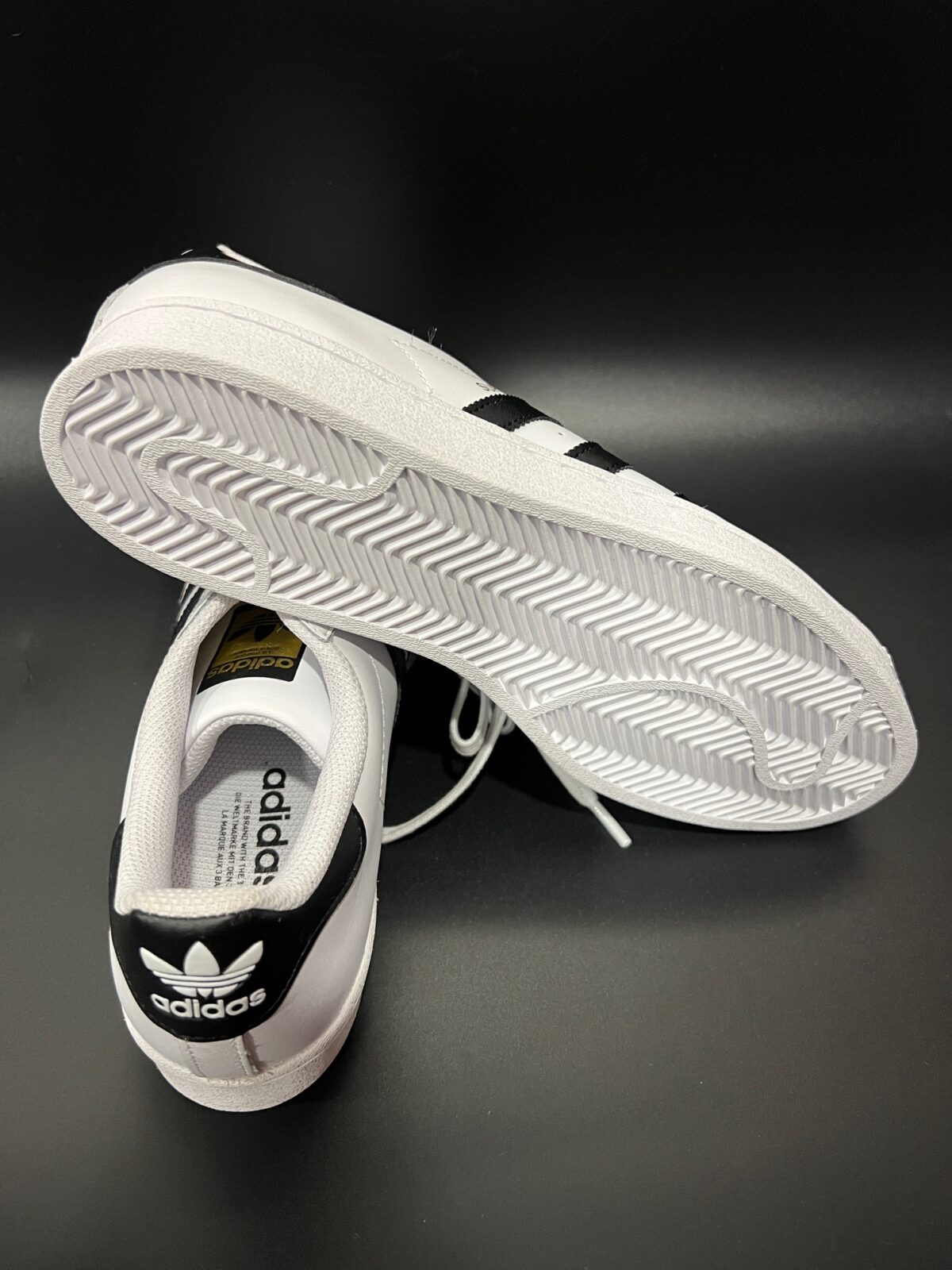 IMG_3458 Sneakersy klasyczne Adidas Superstar unisex EG4958 - obrazek 2