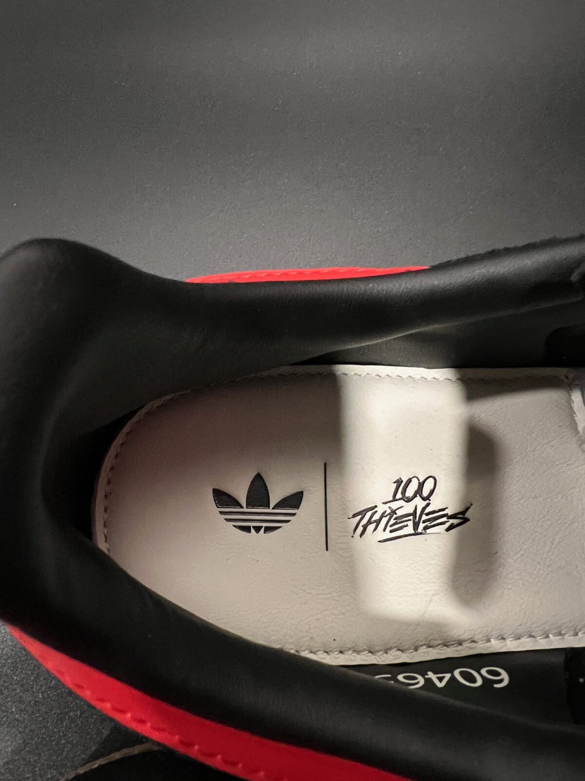 IMG_3537 Sneakersy Adidas x 100 Thieves czarne 46 - obrazek 4