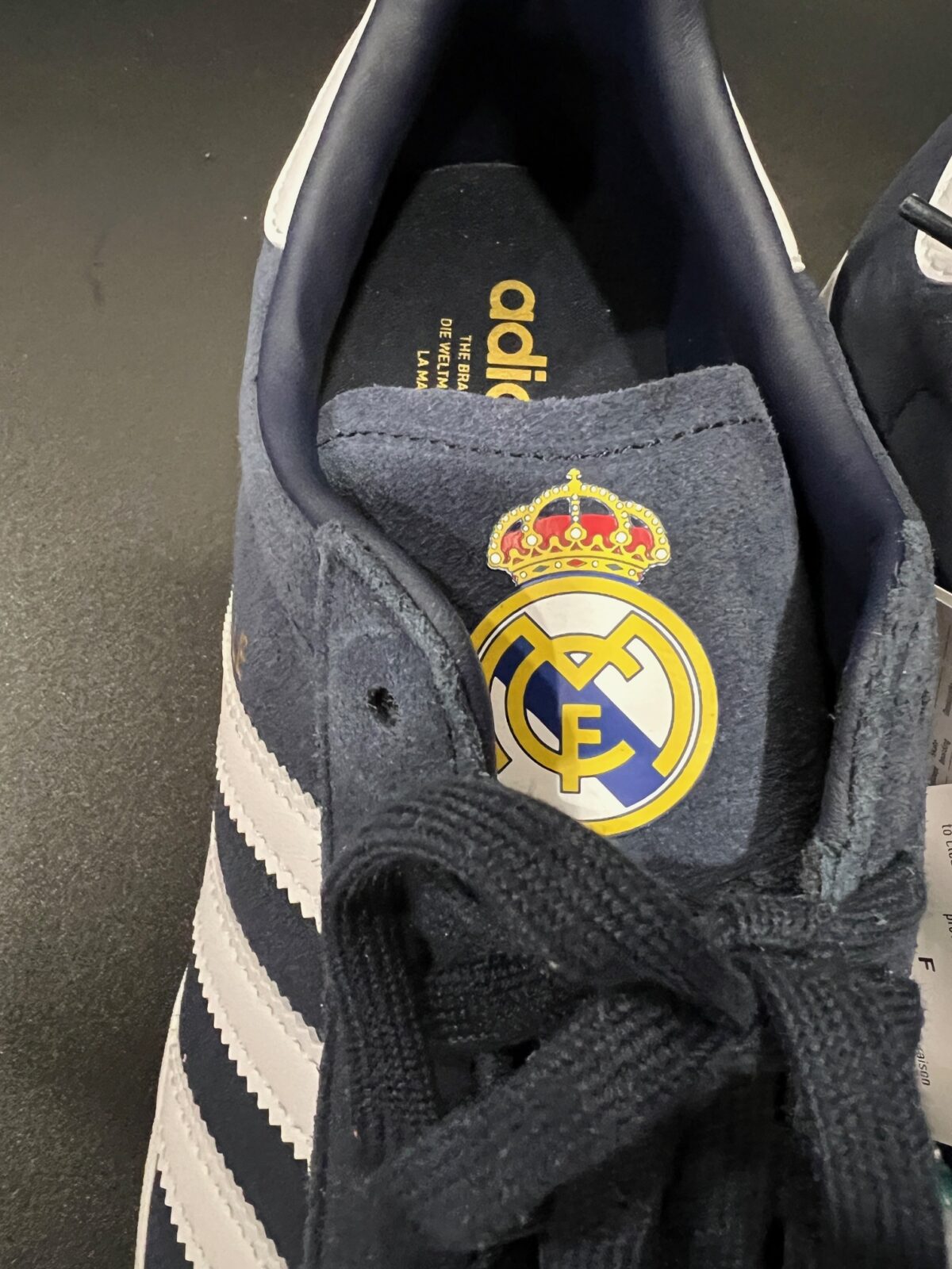 IMG_3648 Sneakersy męskie Adidas Gazelle Real Madryt granatowe IE0502 42 2/3 - obrazek 4