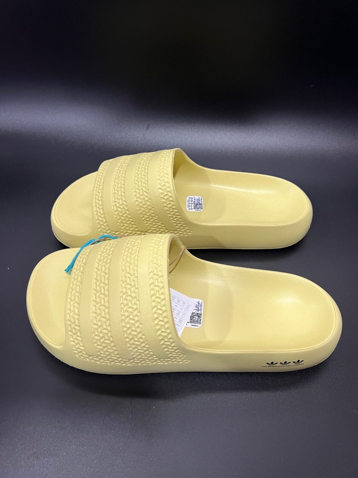 IMG_3734 Klapki damskie Adidas Adilette Ayoon Slides limonkowe 40 1\2 - obrazek 4