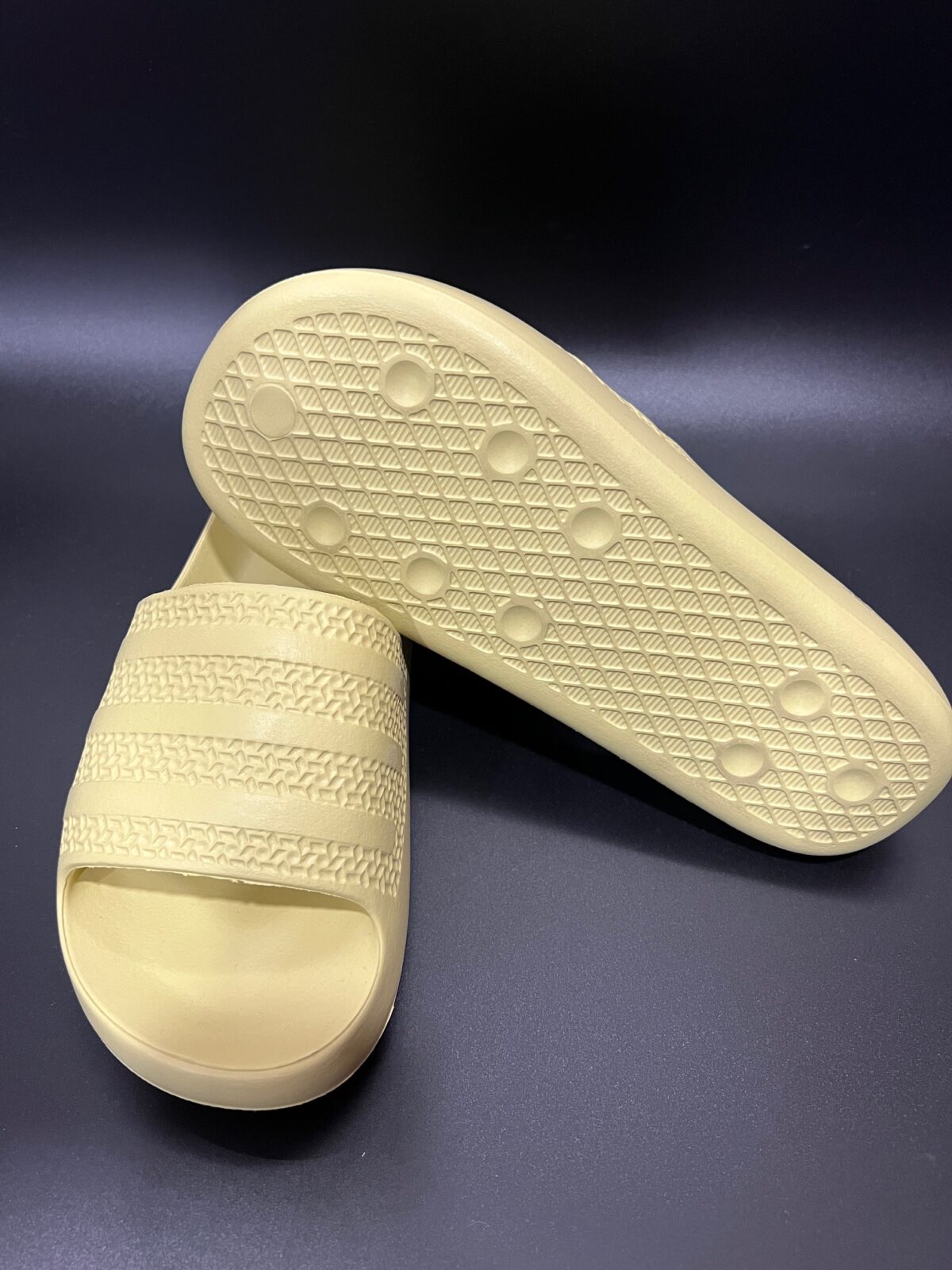 IMG_3737 Klapki damskie Adidas Adilette Ayoon Slides limonkowe 40 1\2 - obrazek 2
