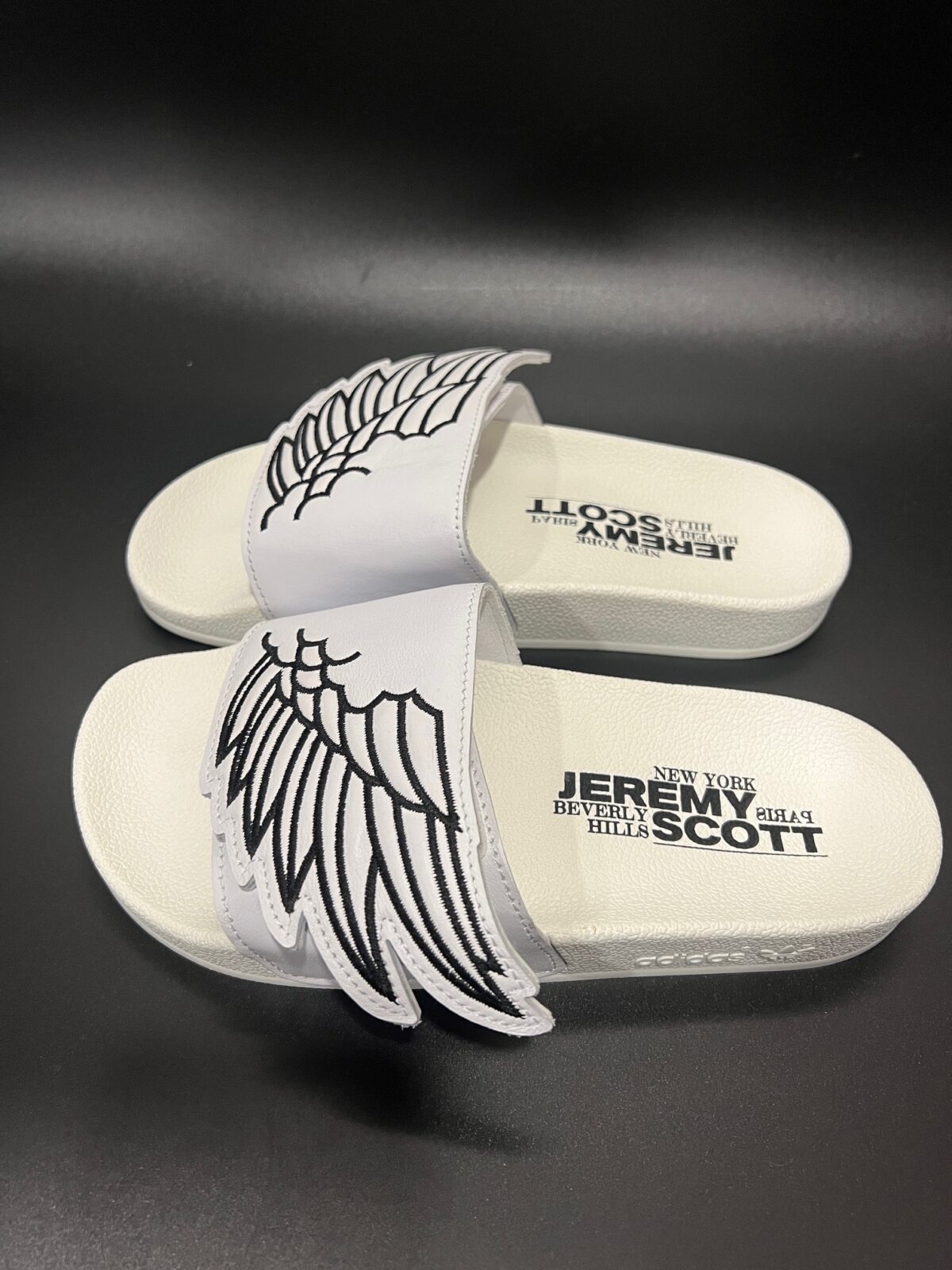 IMG_3739 Klapki damskie Adidas x Jeremy Scott ze skrzydłami 38 - obrazek 5