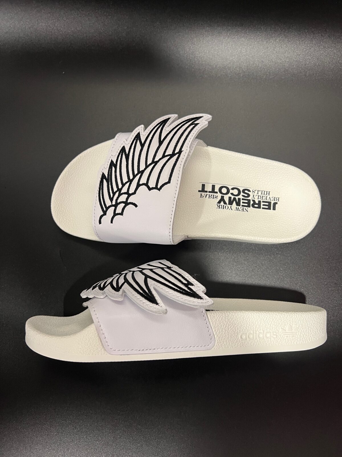 IMG_3742 Klapki damskie Adidas x Jeremy Scott ze skrzydłami 38 - obrazek 1