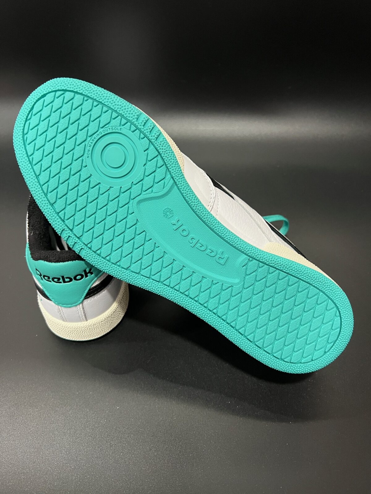 IMG_3838 Sneakersy męskie Reebok  x Assassins Creed Like a Viking 43 - obrazek 3