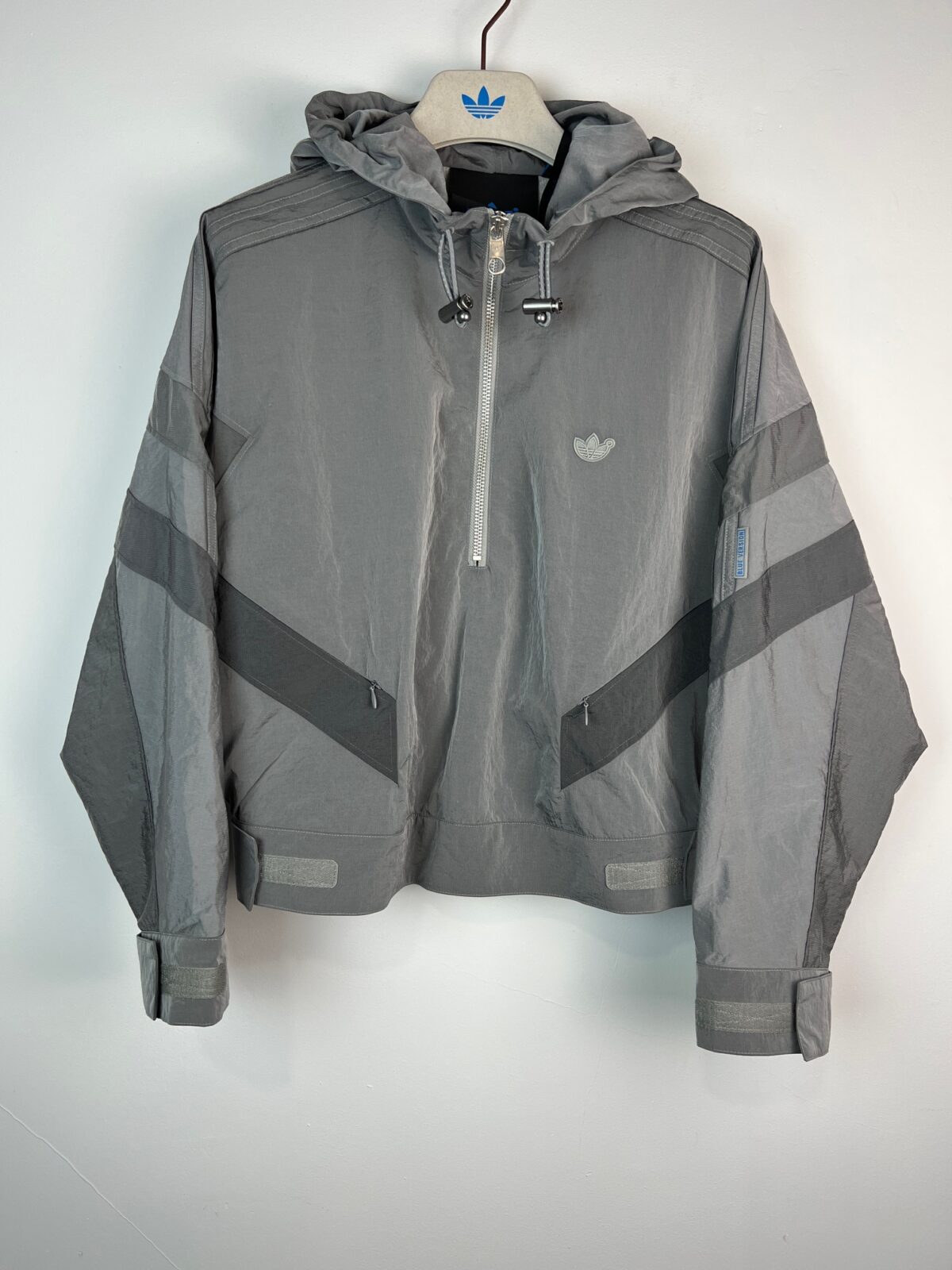 IMG_3848 Kurtka wiatrówka Adidas Blue Version oversize stalowoszara S-M - obrazek 1