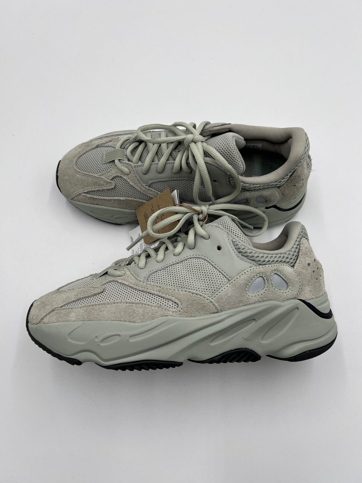 IMG_5953 Sneakersy Adidas Yeezy Boost 700 Salt 39 1\3 - obrazek 1