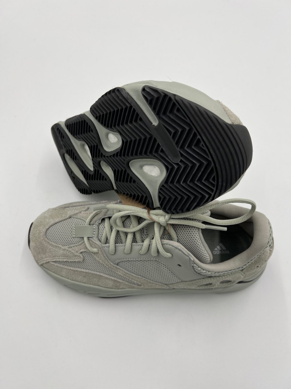 IMG_5954 Sneakersy Adidas Yeezy Boost 700 Salt 39 1\3 - obrazek 2