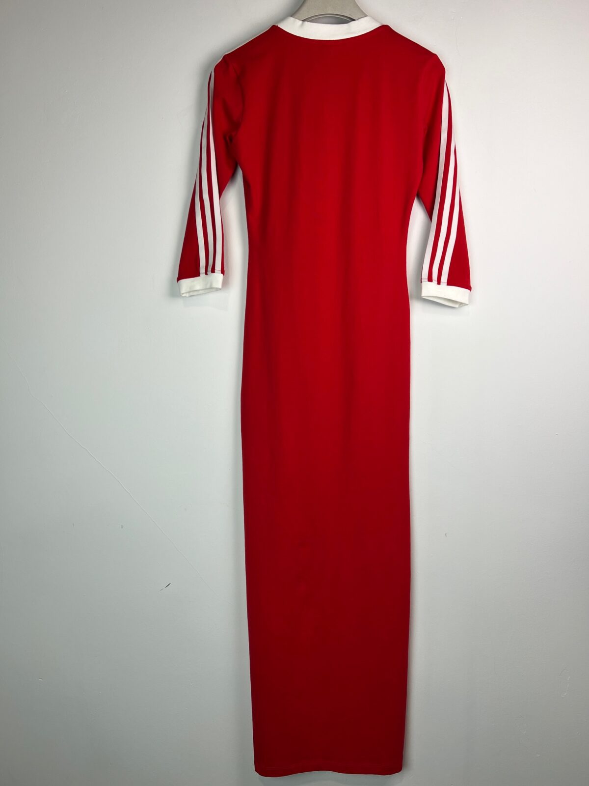Sukienka Adidas Originals czerwona długa XS - obrazek 2