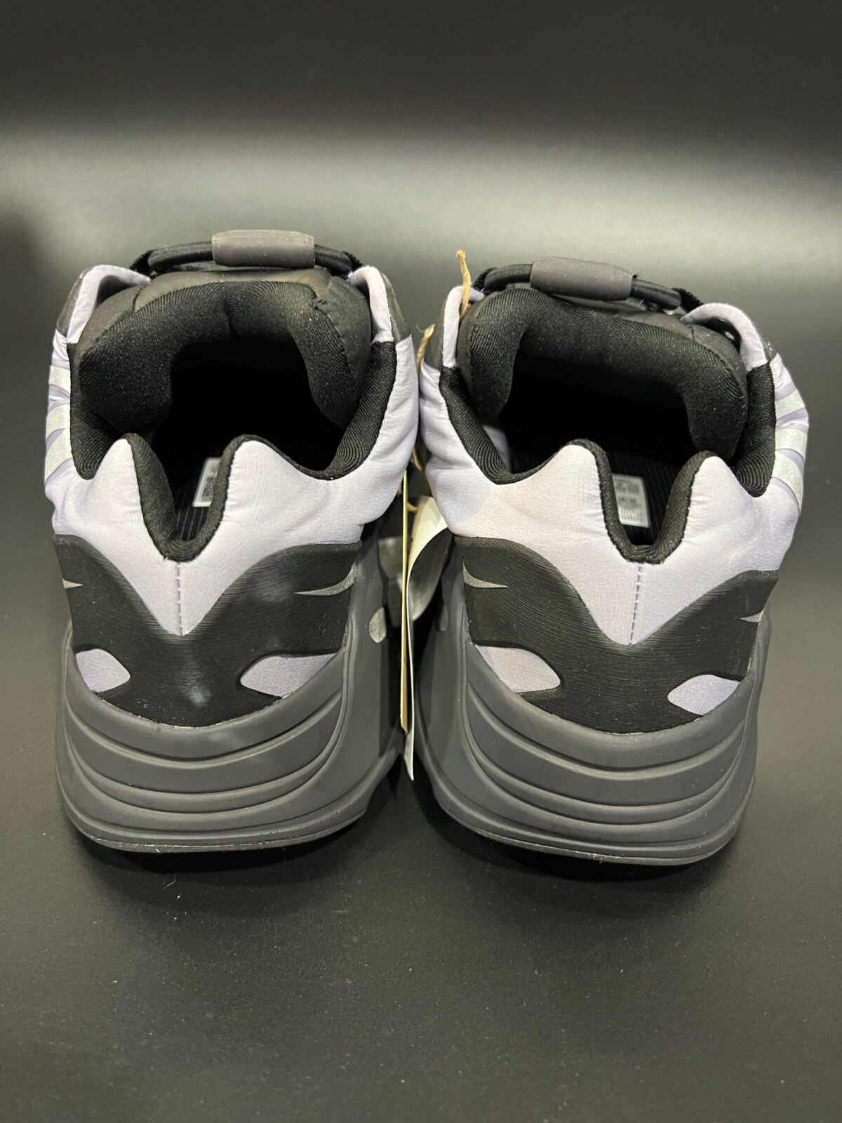 Sneakersy Adidas x Yeezy Boost 700 MNVN Geode - obrazek 3