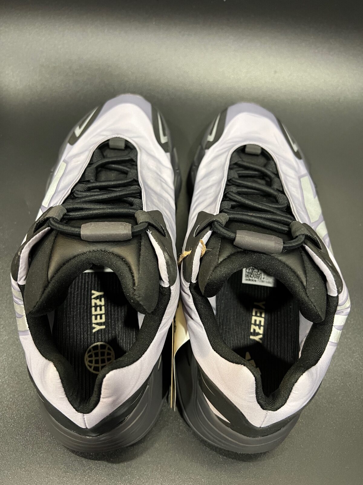 Sneakersy Adidas x Yeezy Boost 700 MNVN Geode - obrazek 2