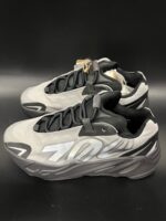 Sneakersy Adidas Yeezy Boost 700 MNVN Metallic 38 - obrazek 5