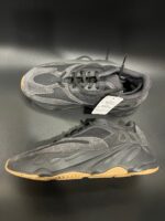 Sneakersy Adidas Yeezy Boost 700 Utility Black FV5304 42 2\3