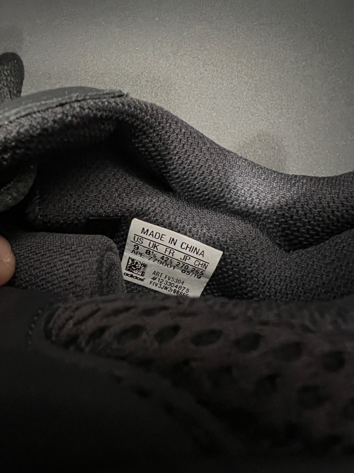 Sneakersy Adidas Yeezy Boost 700 Utility Black FV5304 42 2\3 - obrazek 3