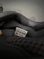 Sneakersy Adidas Yeezy Boost 700 Utility Black FV5304 42 2\3 - obrazek 3