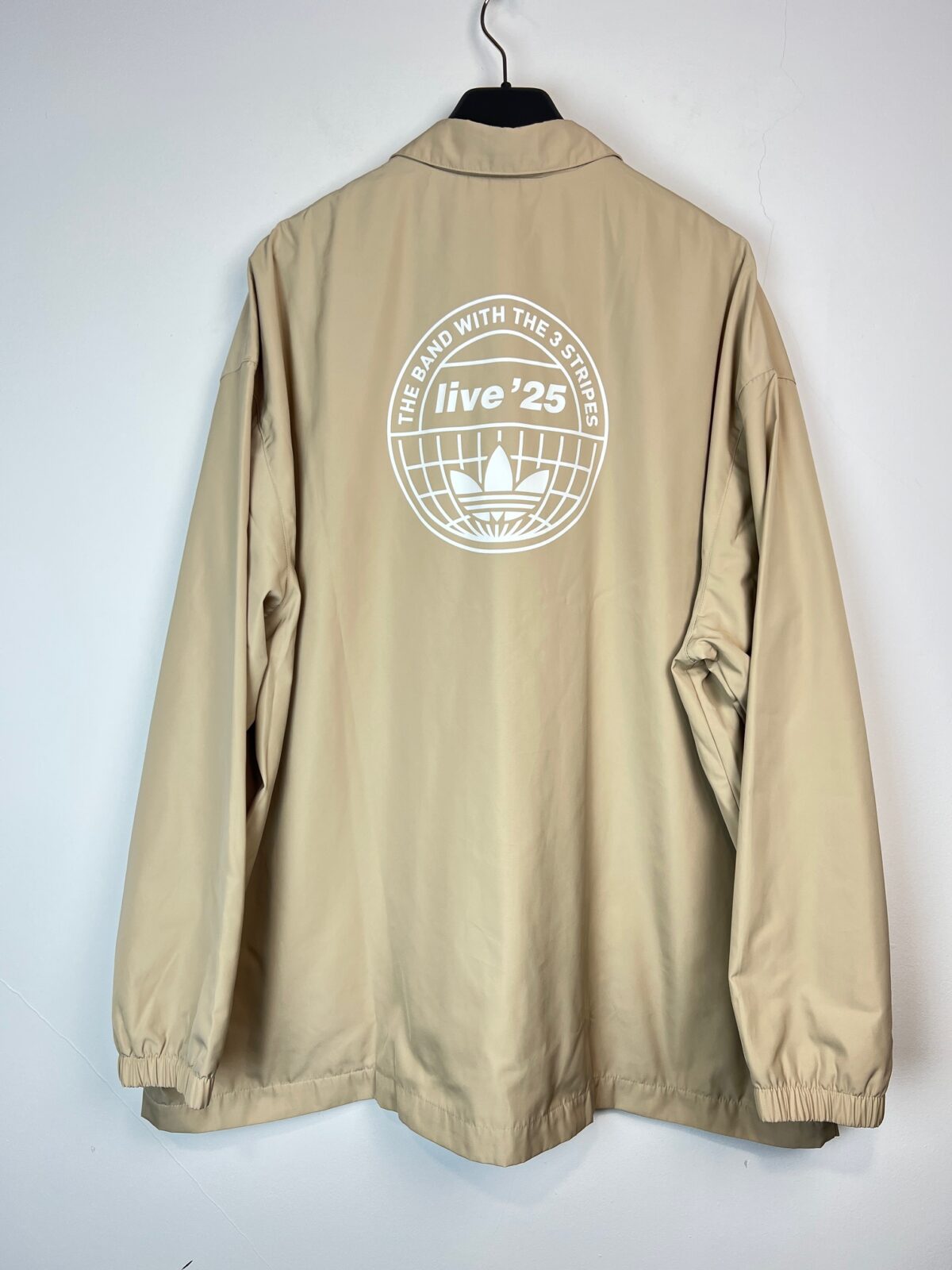 Kurtka męska wiatrówka Adidas x Oasis Coach Jacket beżowa 2XL - obrazek 2