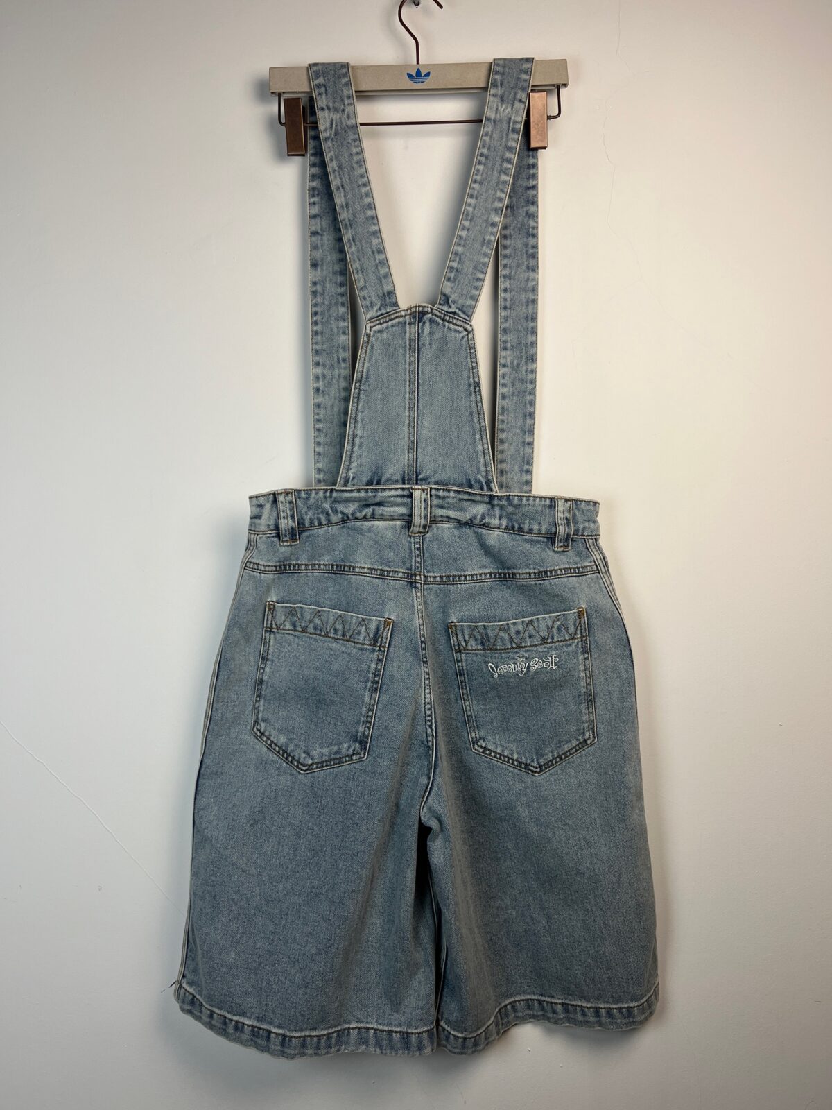 Spodenki jeansowe na szelkach Adidas x Jeremy Scott S-M - obrazek 3