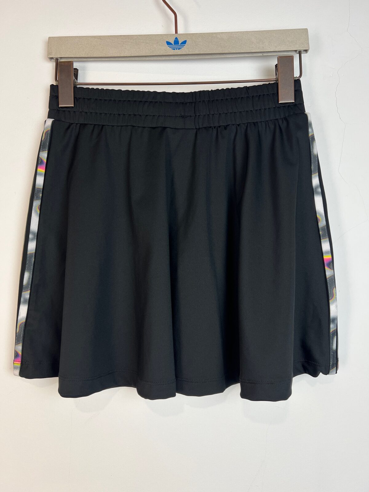 Spódniczka mini Adidas x Pabllo Vittar czarna S - obrazek 2